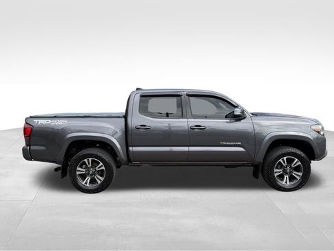Used 2018 Toyota Tacoma TRD Sport AWD/4WD image 8
