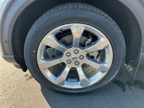 Used 2020 Ford Explorer Platinum w/ Premium Technology Package image 11