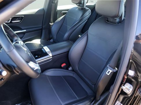 Used 2025 Mercedes-Benz C 300 Sedan image 10