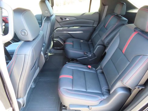 New 2026 Chevrolet Traverse RS w/ LPO, Floor Liner Package AWD/4WD image 26