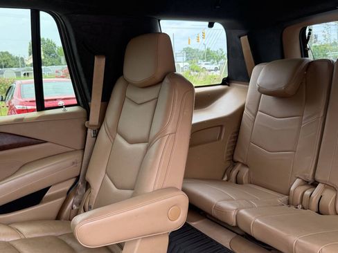 Used 2017 Cadillac Escalade Platinum AWD/4WD image 15
