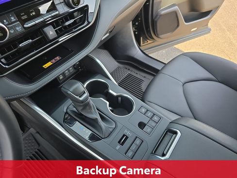 Certified 2025 Toyota Highlander XLE AWD/4WD image 31
