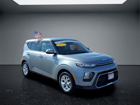 Used 2022 Kia Soul LX w/ Technology Package FWD image 1