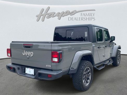 Used 2023 Jeep Gladiator Overland AWD/4WD image 3