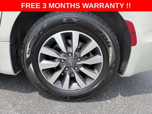 Used 2021 Chrysler Pacifica Touring-L FWD image 32