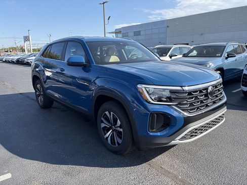New 2026 Volkswagen Atlas Cross Sport SE image 2