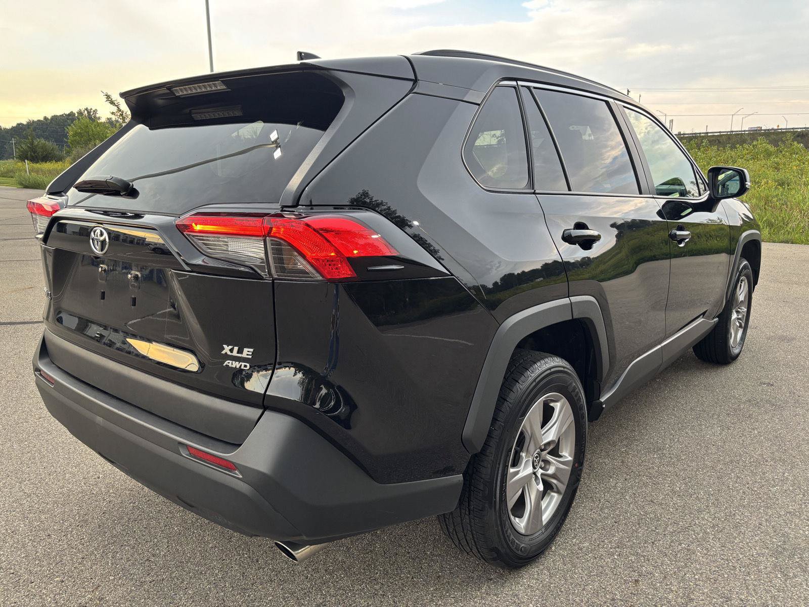 Used 2025 Toyota RAV4 XLE AWD/4WD image 7