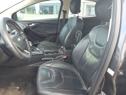 Used 2016 Ford Focus Titanium w/ Titanium Technology Package image 9