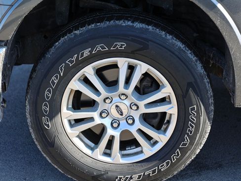 Used 2016 Ford F150 Lariat image 14