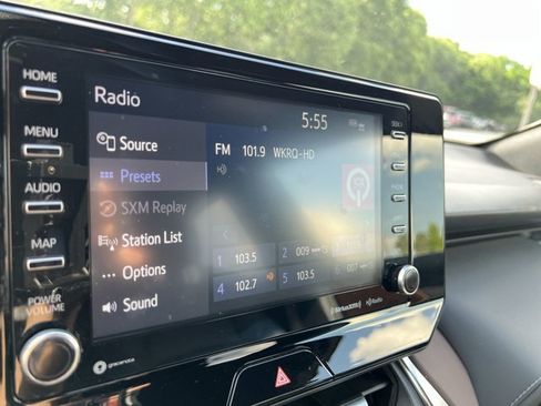 Used 2022 Toyota Venza XLE AWD/4WD image 13