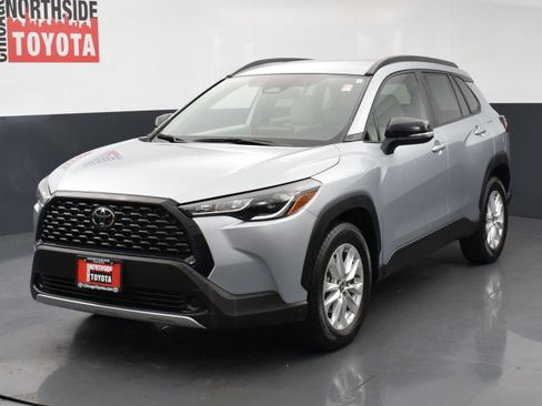 Used 2025 Toyota Corolla Cross LE AWD/4WD image 8
