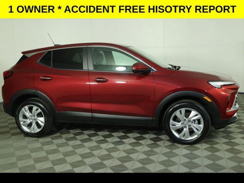 Used 2024 Buick Encore GX Preferred w/ Comfort Package AWD/4WD image 2
