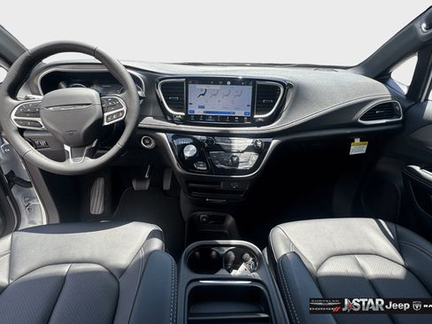 New 2027 Chrysler Pacifica Select w/ Family Tech Group FWD image 11