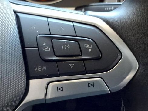 Used 2021 Volkswagen Atlas Cross Sport SE w/ Panoramic Sunroof Package image 32