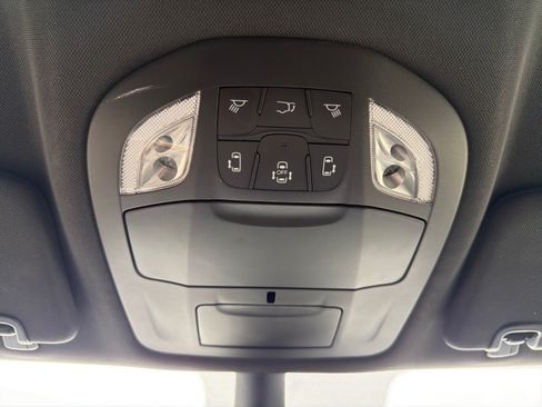 Used 2025 Chrysler Pacifica Select FWD image 19
