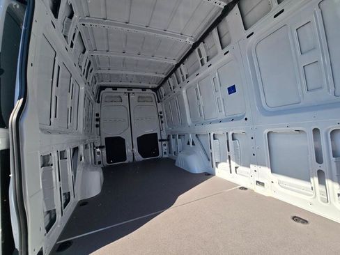 New 2025 Mercedes-Benz eSprinter 170 Cargo image 21