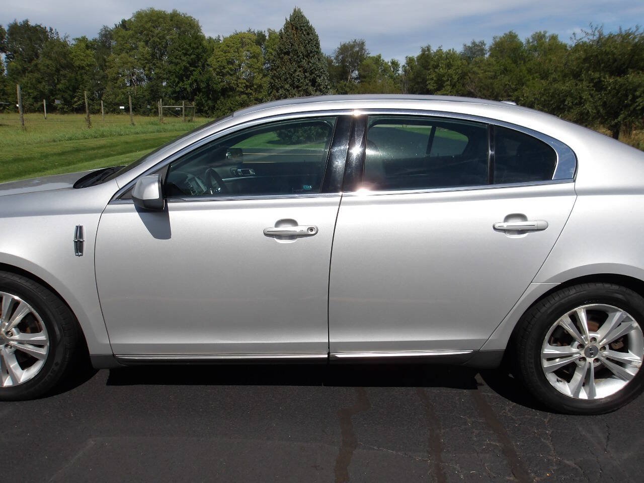 Used 2009 Lincoln MKS FWD image 29
