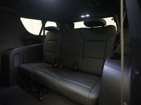 Used 2023 Chevrolet Suburban Z71 w/ Luxury Package AWD/4WD image 17