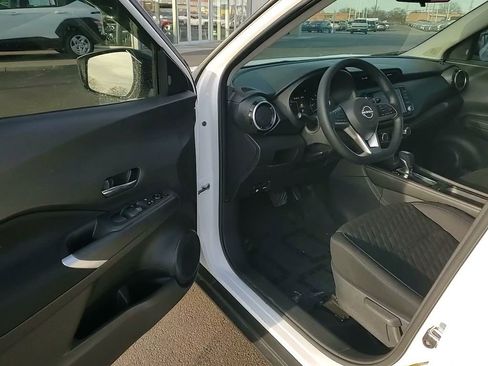 Used 2024 Nissan Kicks SV image 11