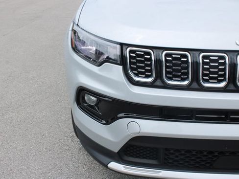 Used 2025 Jeep Compass Limited AWD/4WD image 39