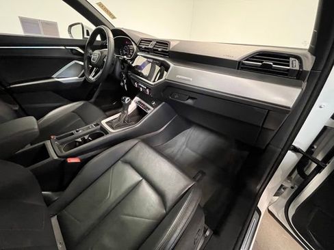 Used 2025 Audi Q3 2.0T Premium image 11