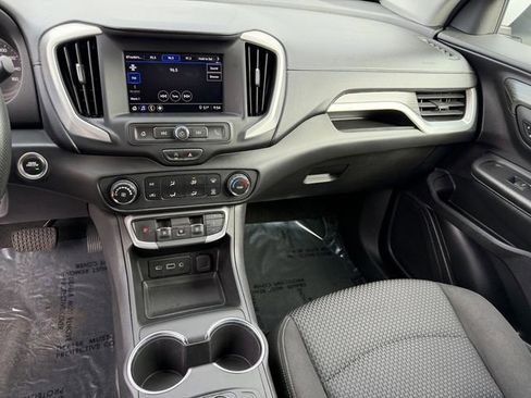Used 2024 GMC Terrain SLE image 16