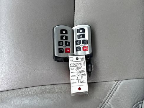 Used 2019 Toyota Sienna XLE image 13