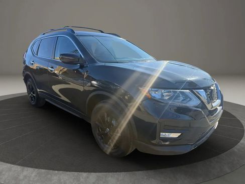 Used 2018 Nissan Rogue SV w/ Premium Package image 3