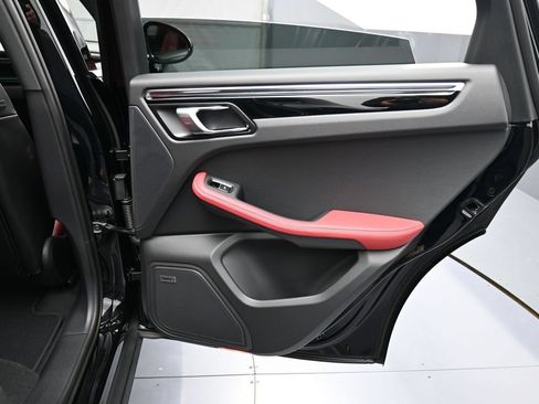 Certified 2026 Porsche Macan AWD/4WD image 26