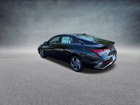 New 2025 Hyundai Elantra Limited image 16