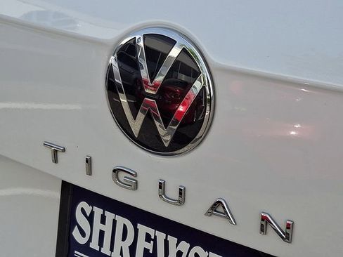 Used 2023 Volkswagen Tiguan SE w/ Panoramic Sunroof Package AWD/4WD image 30