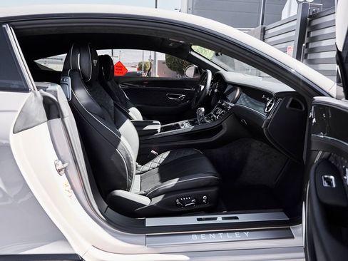 Used 2021 Bentley Continental GT Mulliner AWD/4WD image 24