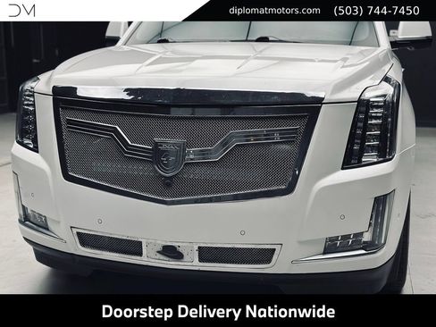 Used 2017 Cadillac Escalade ESV Platinum AWD/4WD image 14