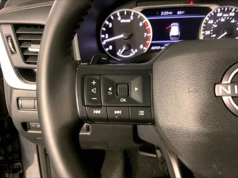 Used 2025 Nissan Rogue SV AWD/4WD image 18