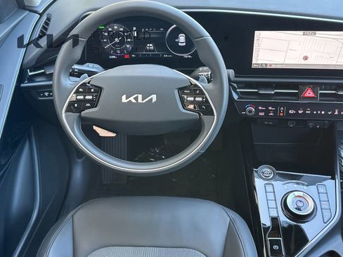 Certified 2024 Kia Niro Wind FWD image 15