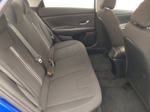 Used 2023 Hyundai Elantra SEL w/ Preferred Accessory Package FWD image 19