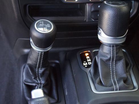 Used 2021 Jeep Wrangler Unlimited Sahara AWD/4WD image 18