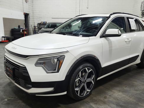 Used 2023 Kia Niro EX Touring image 14