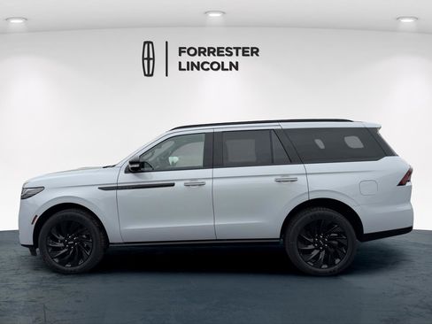 New 2026 Lincoln Navigator Reserve AWD/4WD image 6