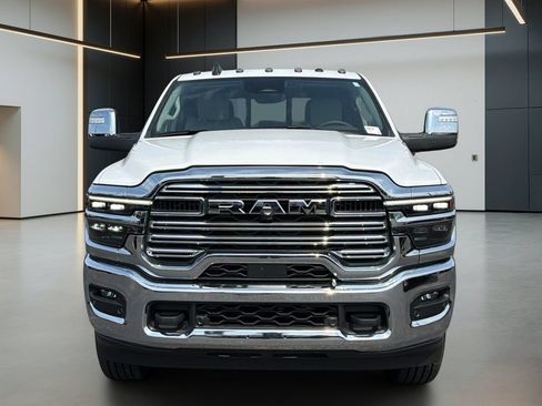 Used 2025 RAM 2500 Laramie AWD/4WD image 9