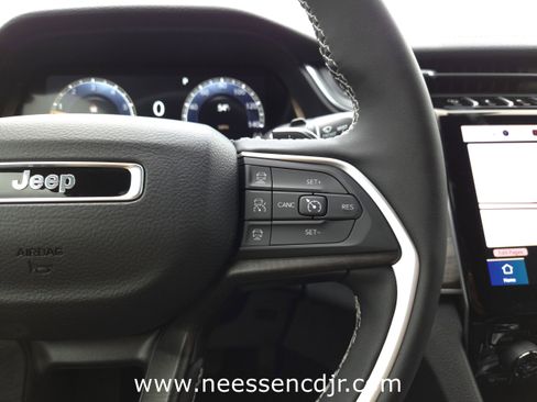 New 2025 Jeep Grand Cherokee Limited image 37