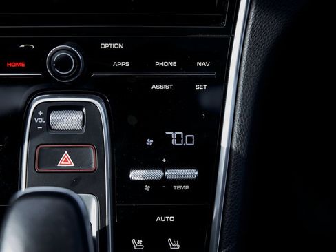 Used 2020 Porsche Panamera 4 image 71