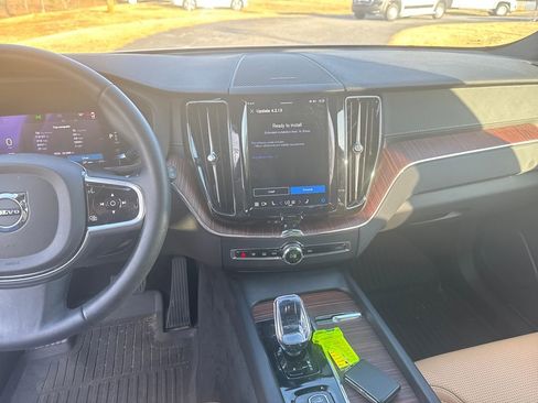 Certified 2023 Volvo XC60 B5 Ultimate w/ Protection Package Premier image 21