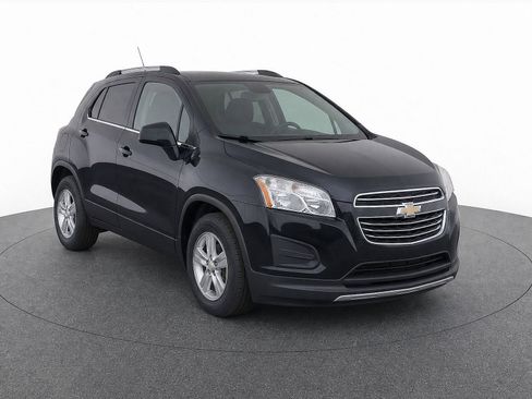 Used 2016 Chevrolet Trax LT w/ LT Convenience Package FWD image 2