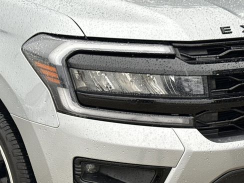 Used 2022 Ford Expedition Limited image 11