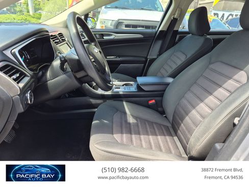 Used 2020 Ford Fusion SE image 11