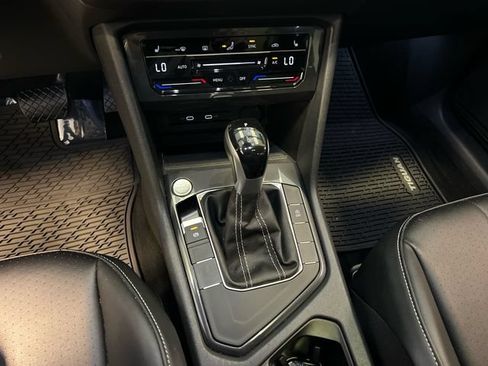Certified 2024 Volkswagen Tiguan SE FWD image 28