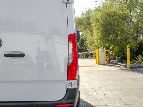 Used 2020 Mercedes-Benz Sprinter 2500 image 38