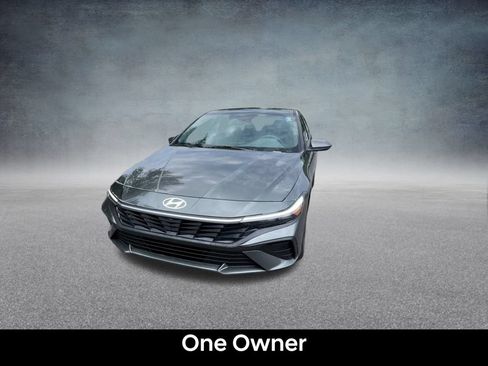 Certified 2025 Hyundai Elantra SE FWD image 7