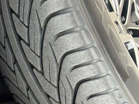 Used 2021 Chevrolet Tahoe LT w/ LT Signature Package image 9